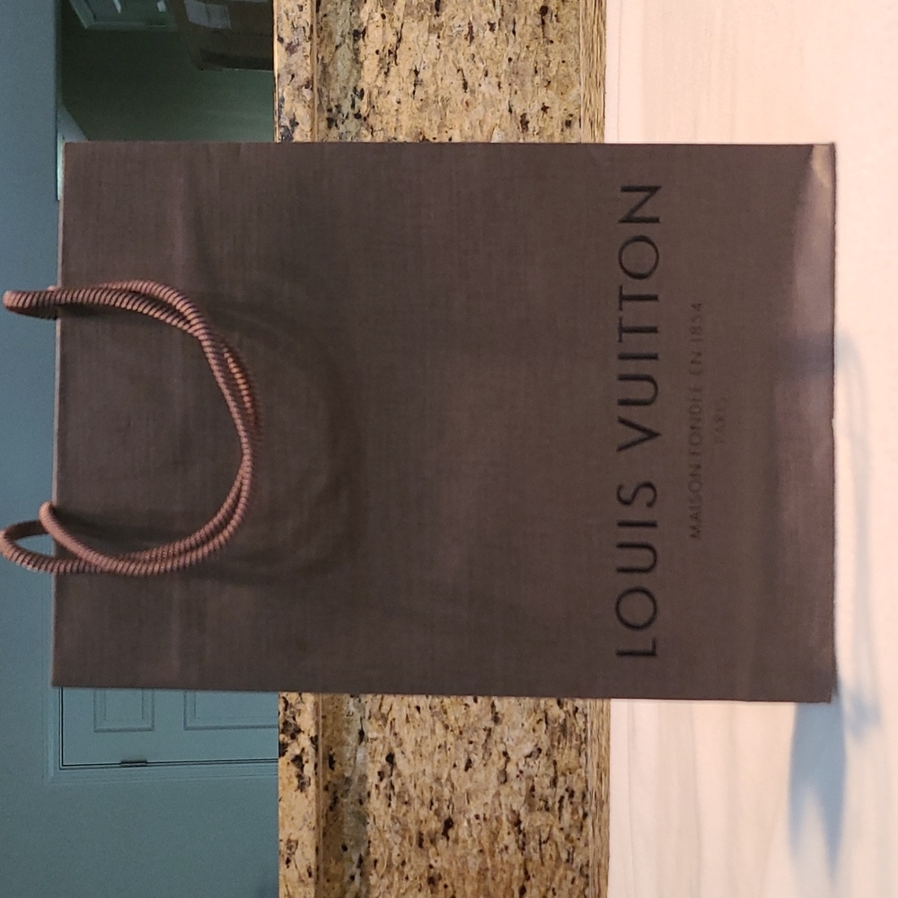 Louis Vuitton shopper/packaging